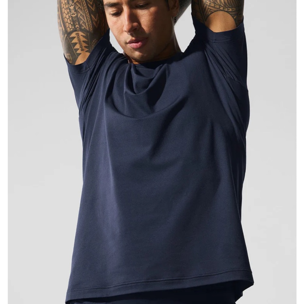 (NWT) ALO Conquer Reform Crewneck Short Sleeve - Navy